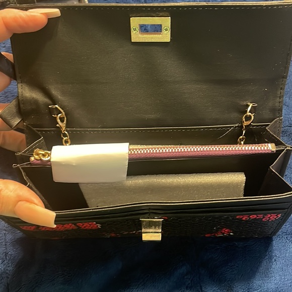 Rose Sequin Iron Fist Wallet - Picture 5 of 7